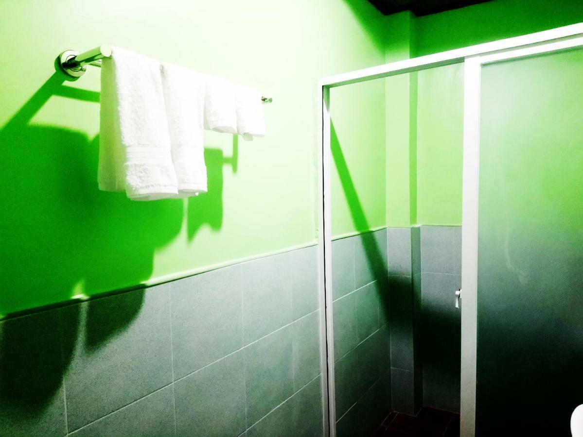 In-N-Out Hostel 시퀴조르 외부 사진